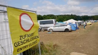 Die Anreise mit Autos zu den Campingplätzen der NATURE ONE wurde wegen nasser Böden gestoppt.