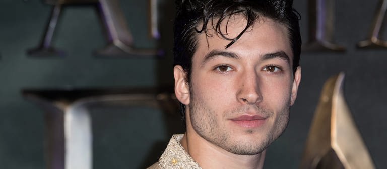 US actor and cast member Ezra Miller attends the European Premiere of 'Fantastic Beasts and Where Tto Find Them' at Leicester Square in London, Britain, 15 November 2016 (Foto: dpa Bildfunk, picture alliance / dpa | Hayoung Jeon)