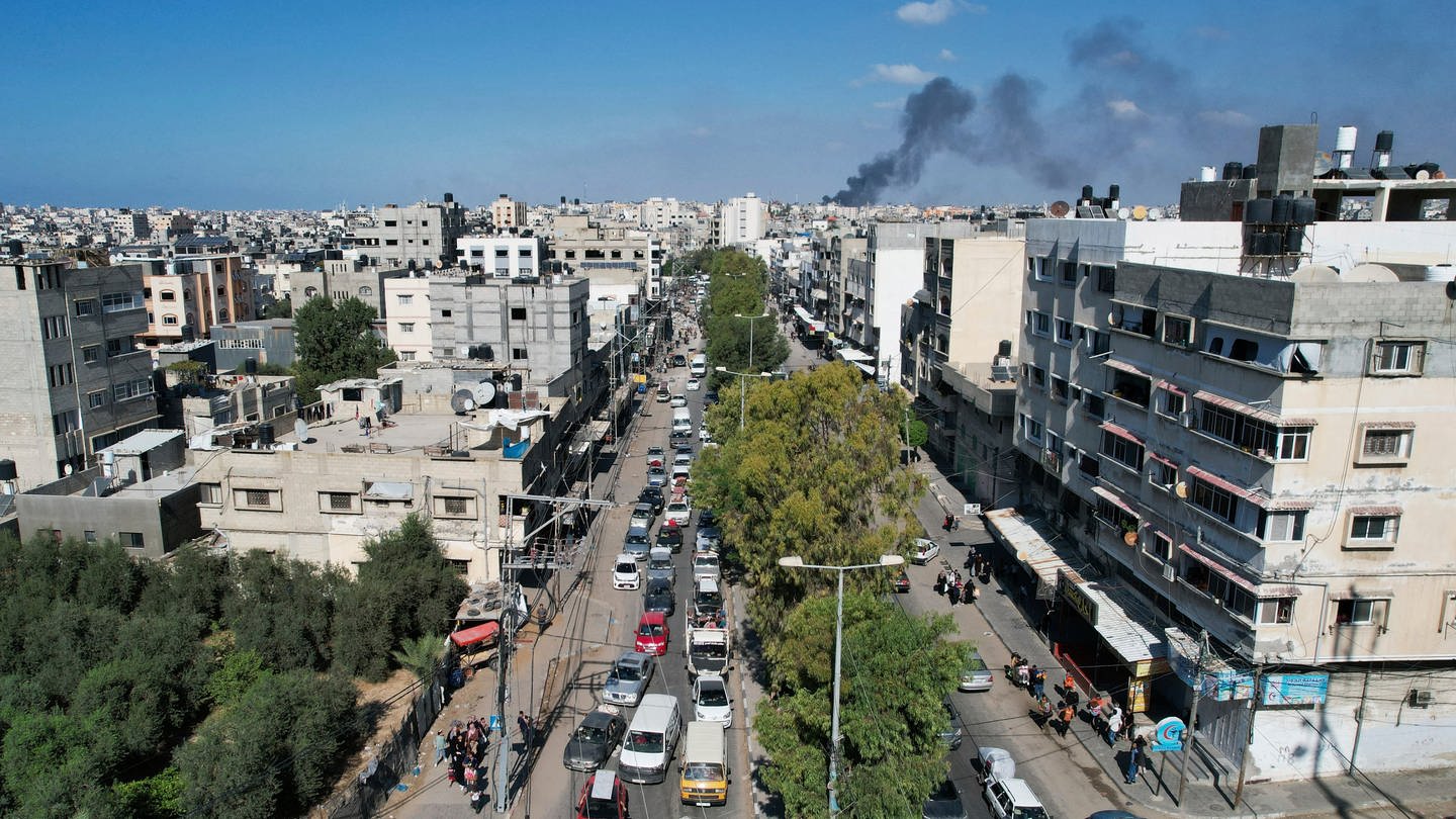 Menschen fliehen aus Gaza