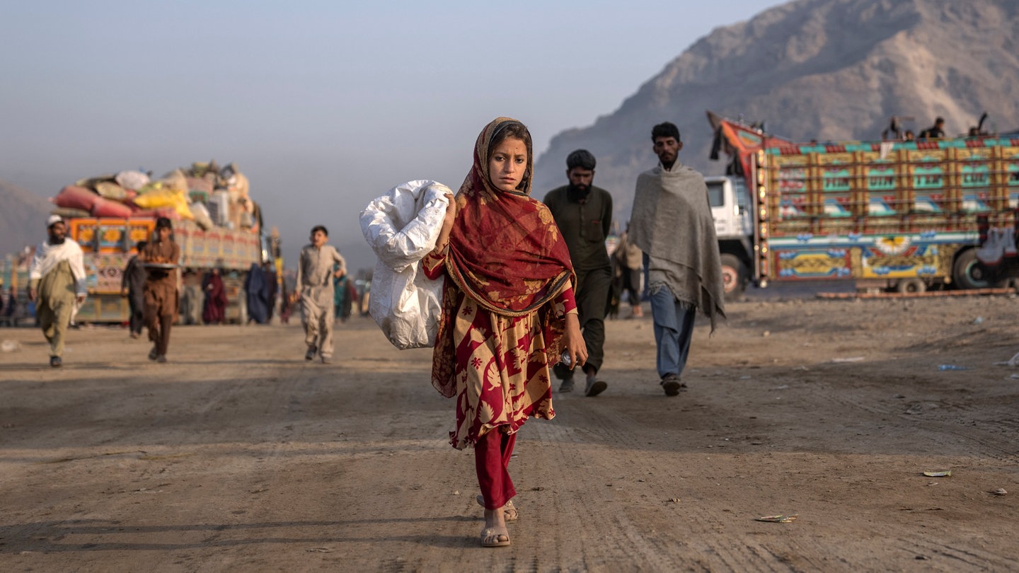 Mehr Als 400.000 Afghanen Aus Pakistan Abgeschoben - NEWSZONE