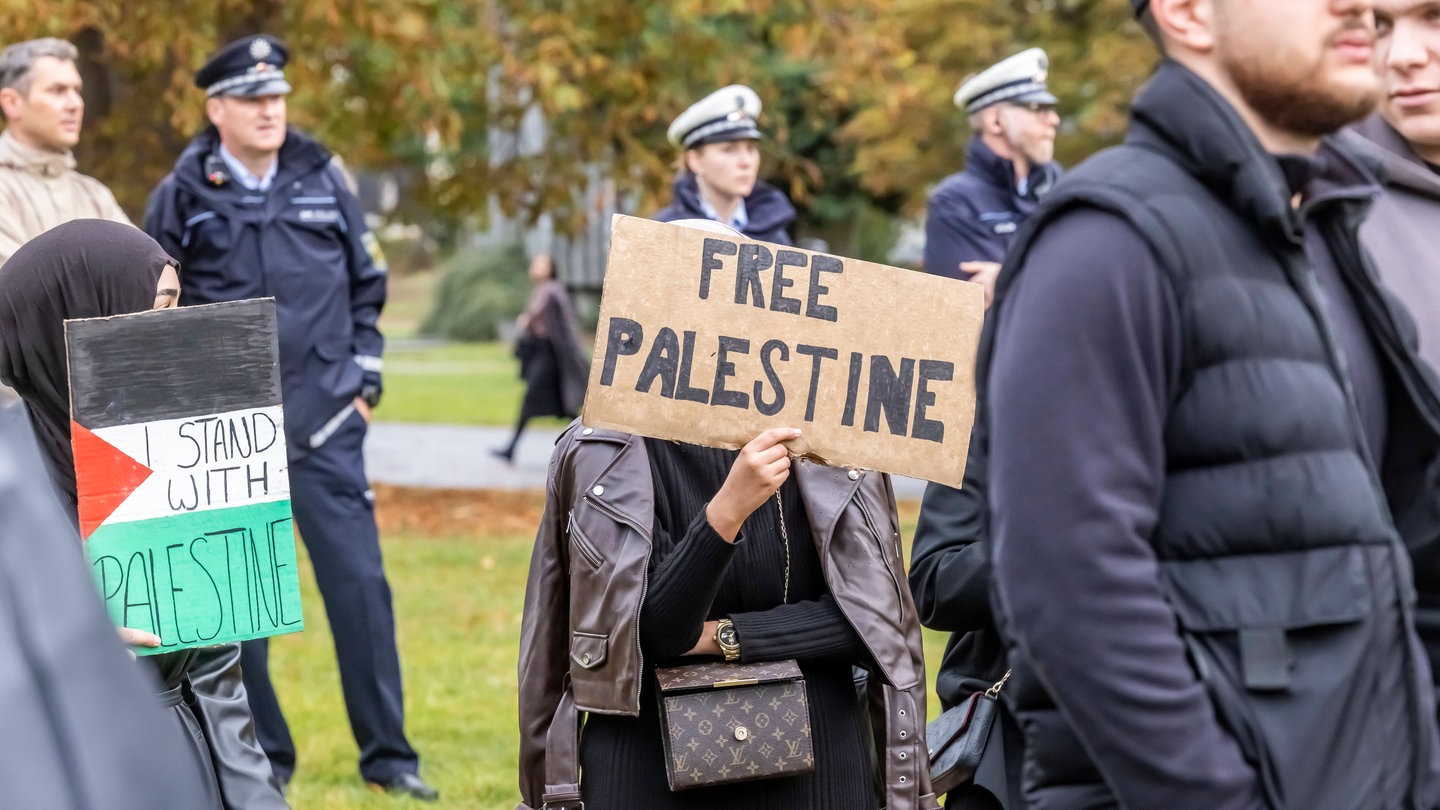 Pro-Palästina-Demo: Stress Zwischen Demonstranten Und Polizei - NEWSZONE