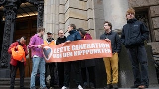 Die Letzte Generation hat Tausende Unterschriften gesammelt. Jetzt will die Gruppe das Europaparlament aufmischen. 