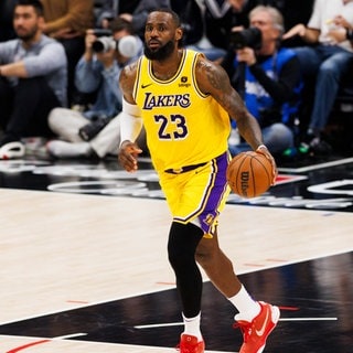 Hört NBA-Star LeBron James bald auf? Nach seinen 40 Punkten gegen die Brooklyn Nets sagte er: "Ich bin schon auf der anderen Seite des Berges".