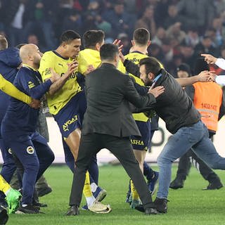 Massenschlägerei nach Spiel zwischen Trabzonspor und Fenerbahce