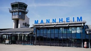 Der Schriftzug «Mannheim» ist am Gebäude vor dem Tower zu sehen. Der Flugplatz Mannheim City zählt bis zu 40 000 Flugbewegungen im Jahr.