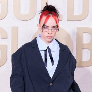 Billie Eilish kommt zur 81. Golden Globe-Verleihung im Beverly Hilton. 