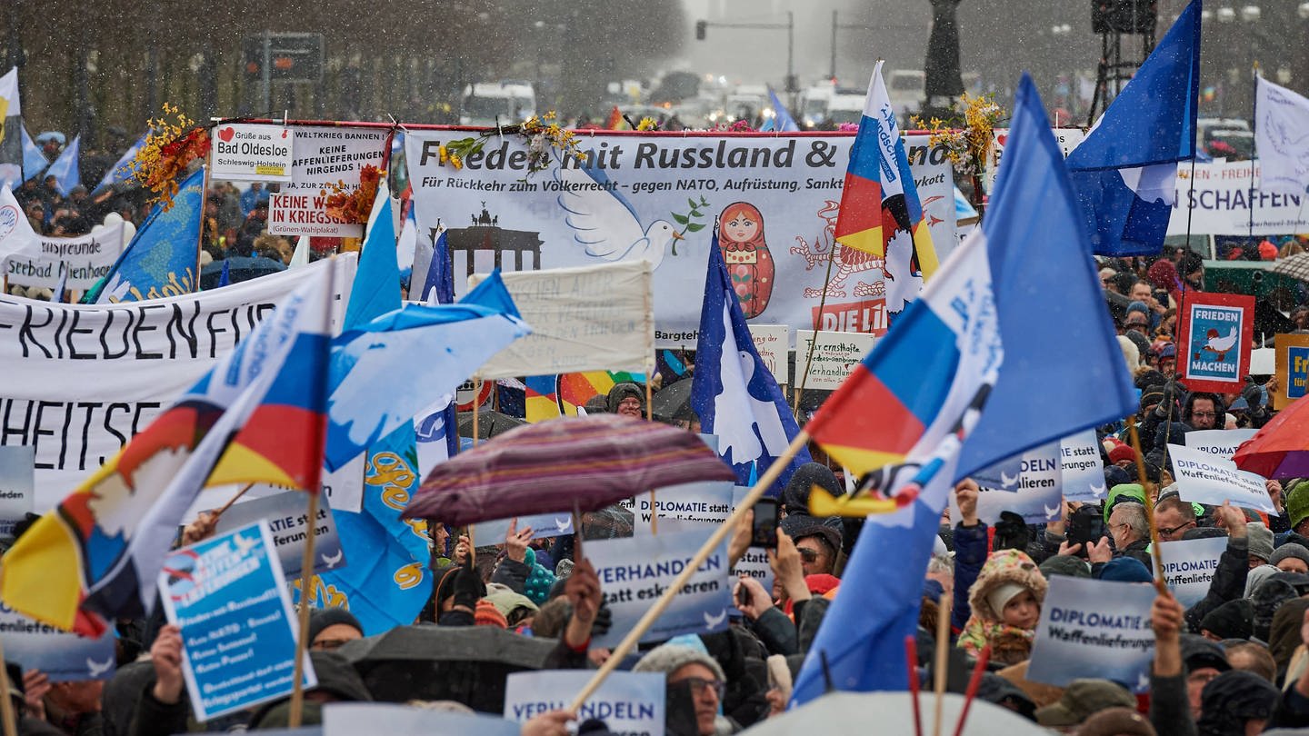 Berlin: Zehntausende demonstrieren gegen den Krieg in der Ukraine und fordern Friedensverhandlungen