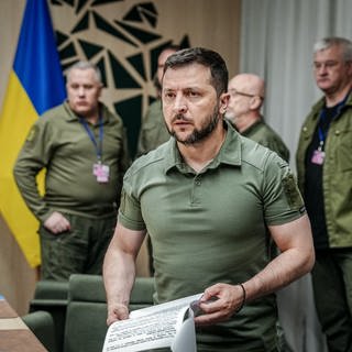 Wolodymyr Selenskyj, Präsident der Ukraine, wartet am Rande des Nato-Gipfels auf den Bundeskanzler.