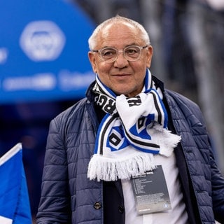 Felix Magath im Hamburger Volksparkstadion. Der Ex-Trainer kritisiert die Machtverältnisse im Fußball.