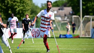 Radouane Chaanoune spielt in der Amputierten-Fußball Bundesliga für Fortuna Düssel. Trotz seines Handicaps wurde er im Juni 2023 von der Sportschau für das "Tor des Monats" ausgezeichnet.