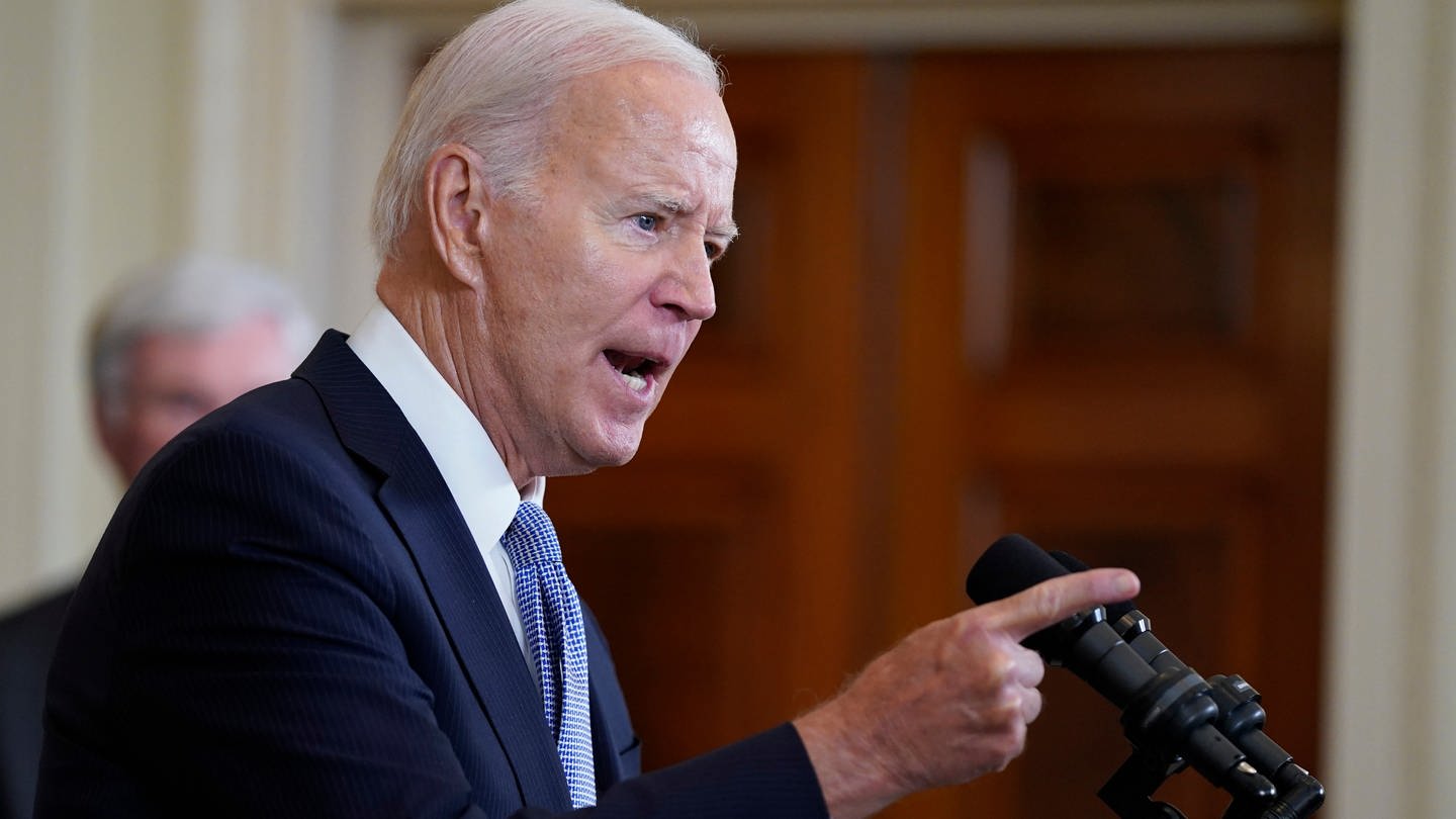 Nach den rassistisch motiviertem Mord an drei Personen, hat US-Präsident Biden klare Worte