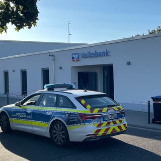 Ein oder mehrere bislang unbekannte Täter haben in der Nähe einer Schule in Stromberg (Landkreis Bad Kreuznach) versucht, einen Geldautomaten zu sprengen.