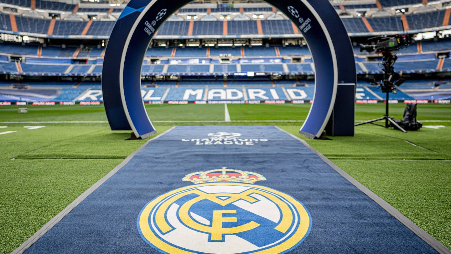 Blick auf den Rasen ins Stadion von Real Madrid