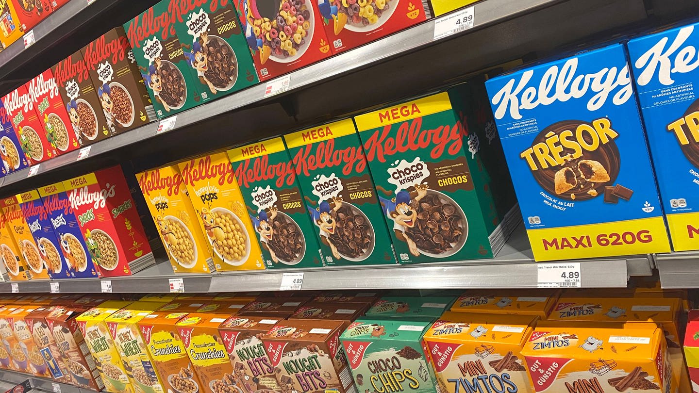 Kellogs-Cornflakes in einem Supermarktregal. Bei Edeka wird es viele Kellogg’s-Produkte bald nicht mehr geben.