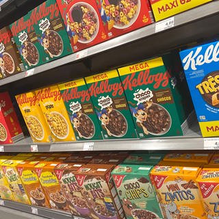 Kellogs-Cornflakes in einem Supermarktregal. Bei Edeka wird es viele Kellogg’s-Produkte bald nicht mehr geben.