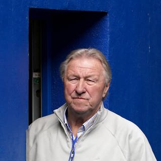 Horst Hrubesch trainiert übergangsweise die DFB-Fußballfrauen. Der Trainer stand dort schon einmal an der Seitenlinie.