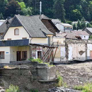 Das Ahrtal im Sommer 2023, 2 Jahre nach der Flutkatastrophe. Wegen der Flut wird immer noch ermittelt. Jetzt gibt es Details zu einem neuen Gutachten.