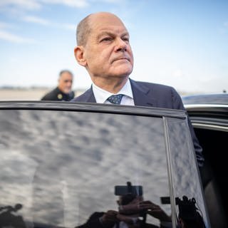 Bundeskanzler Olaf Scholz ist zu seinem Besuch in Israel angekommen. 