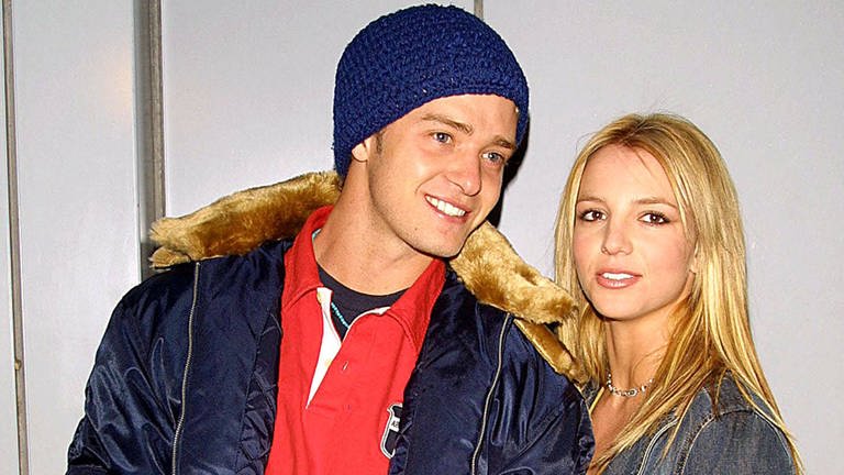 Justin Timberlake und Britney Spears im Februar 2002. Britney Spears soll schwanger gewesen sein von Justin.