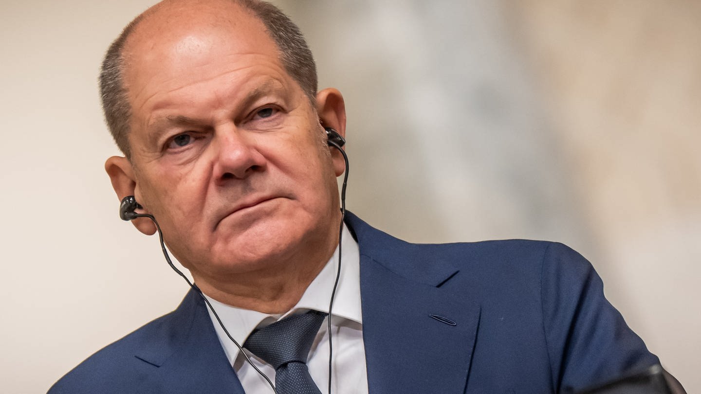 Bundeskanzler Olaf Scholz wird für seine Aussagen zum Thema Abschiebung kritisiert.