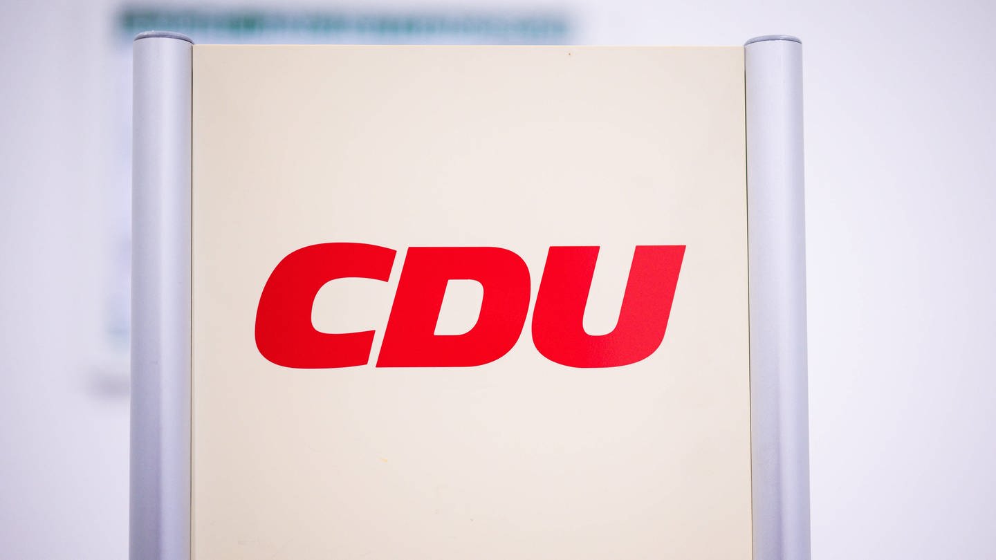 Die CDU in Cottbus wird aktuell von den Grünen wegen einer Zusammenarbeit mit der teils rechtsextremen Partei AfD kritisiert.