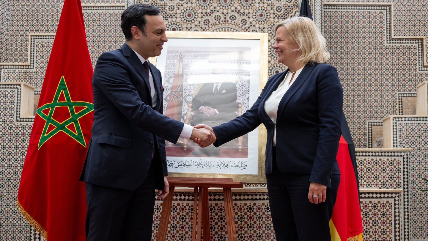 Innenministerin Nancy Faeser zu Besuch bei einem Minister in Marokkos Hauptstadt Rabat. Ziel ist eine Abkommen zur Migration.