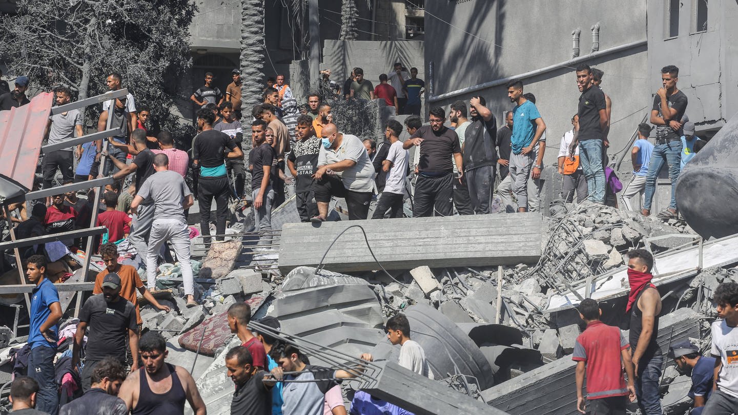 Zerstörung, Tote und Verletzte im Gazastreifen nach einem Raketenangriff von Israel.