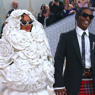 Die schwangere Rihanna auf der Met Gala 2023. Jetzt steht das Motto für die Met Gala 2024 fest.