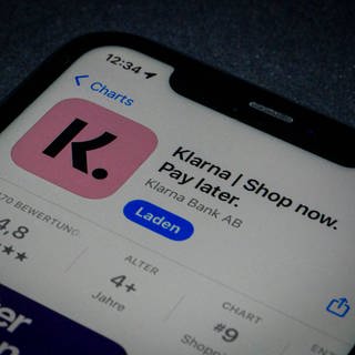 Apple App Store auf einem iPhone mit der Klarna-App.