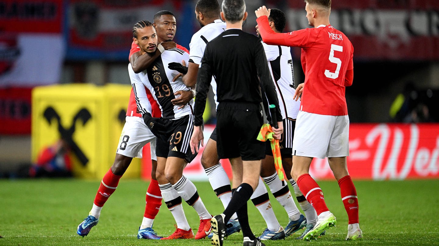 Leroy Sané muss beim Länderspiel gegen Österreich vom Platz.