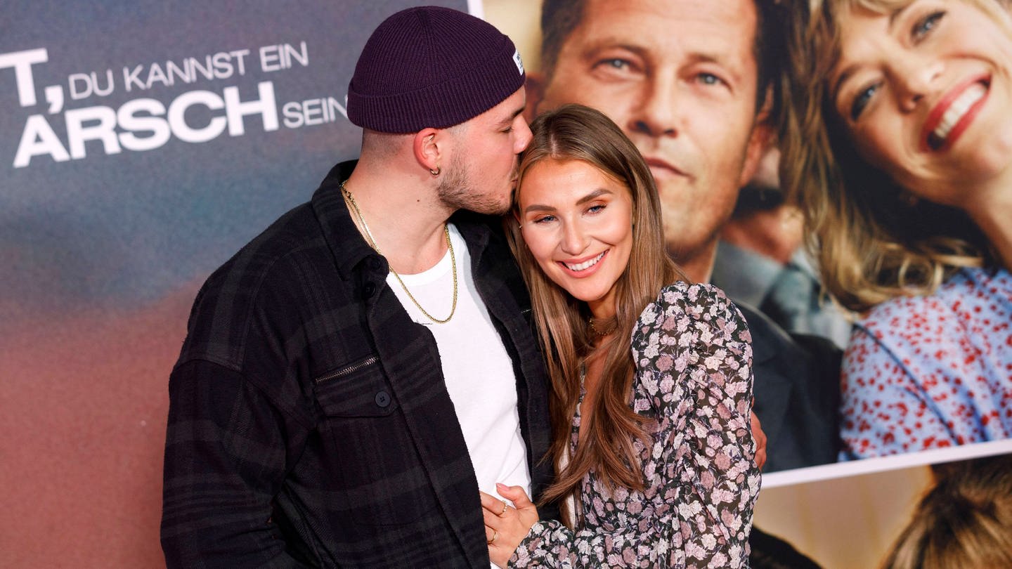 Tim Johnson und Ana Johnson bei der Premiere des Kinofilms Gott, du kannst ein Arsch sein! im Cinedom. Köln, 26.09.2020