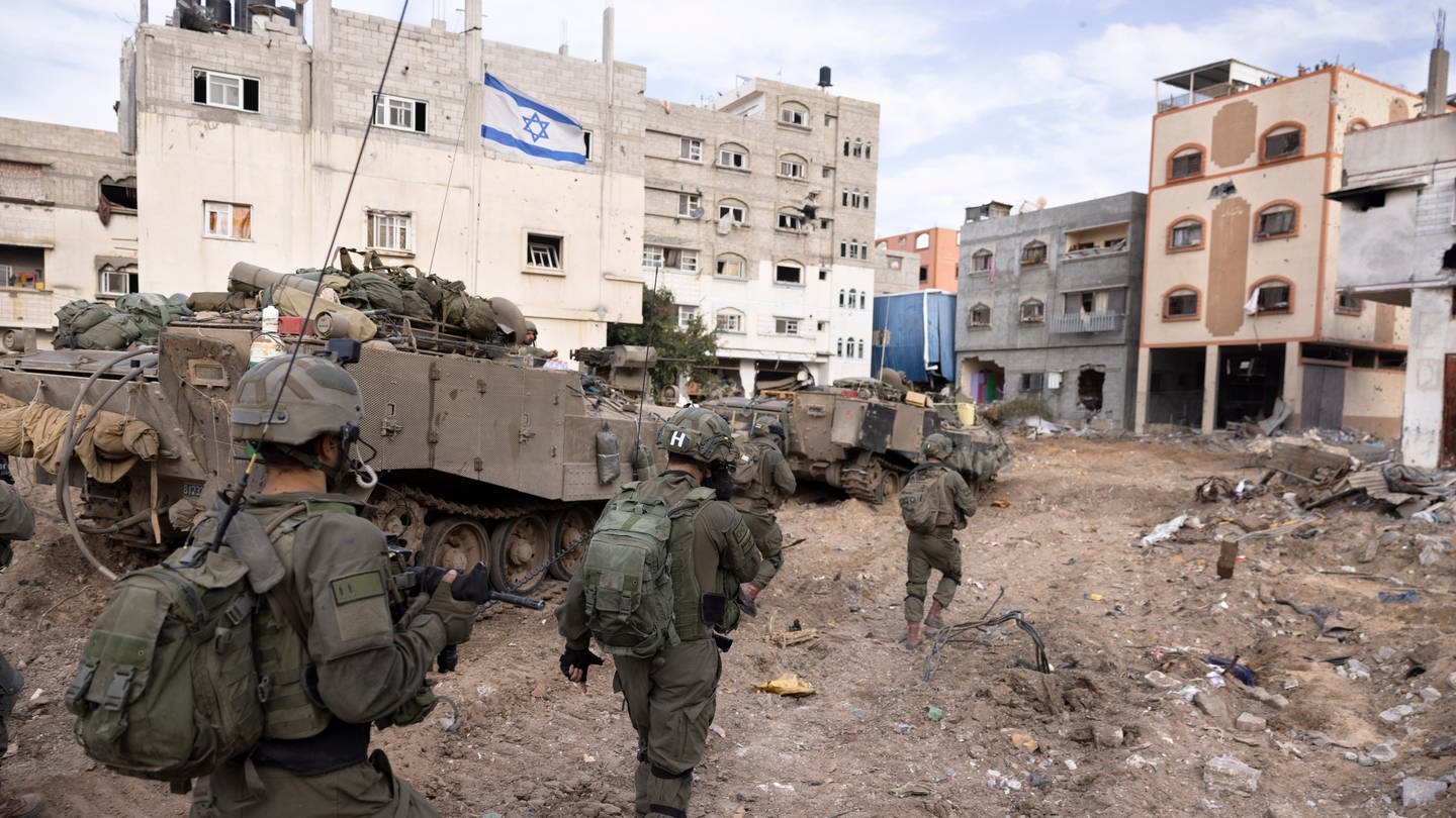 Israelische Soldaten bei Kämpfen in Gaza: Soldaten haben versehentlich drei israelische Geiseln erschossen.