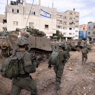 Israelische Soldaten bei Kämpfen in Gaza: Soldaten haben versehentlich drei israelische Geiseln erschossen.