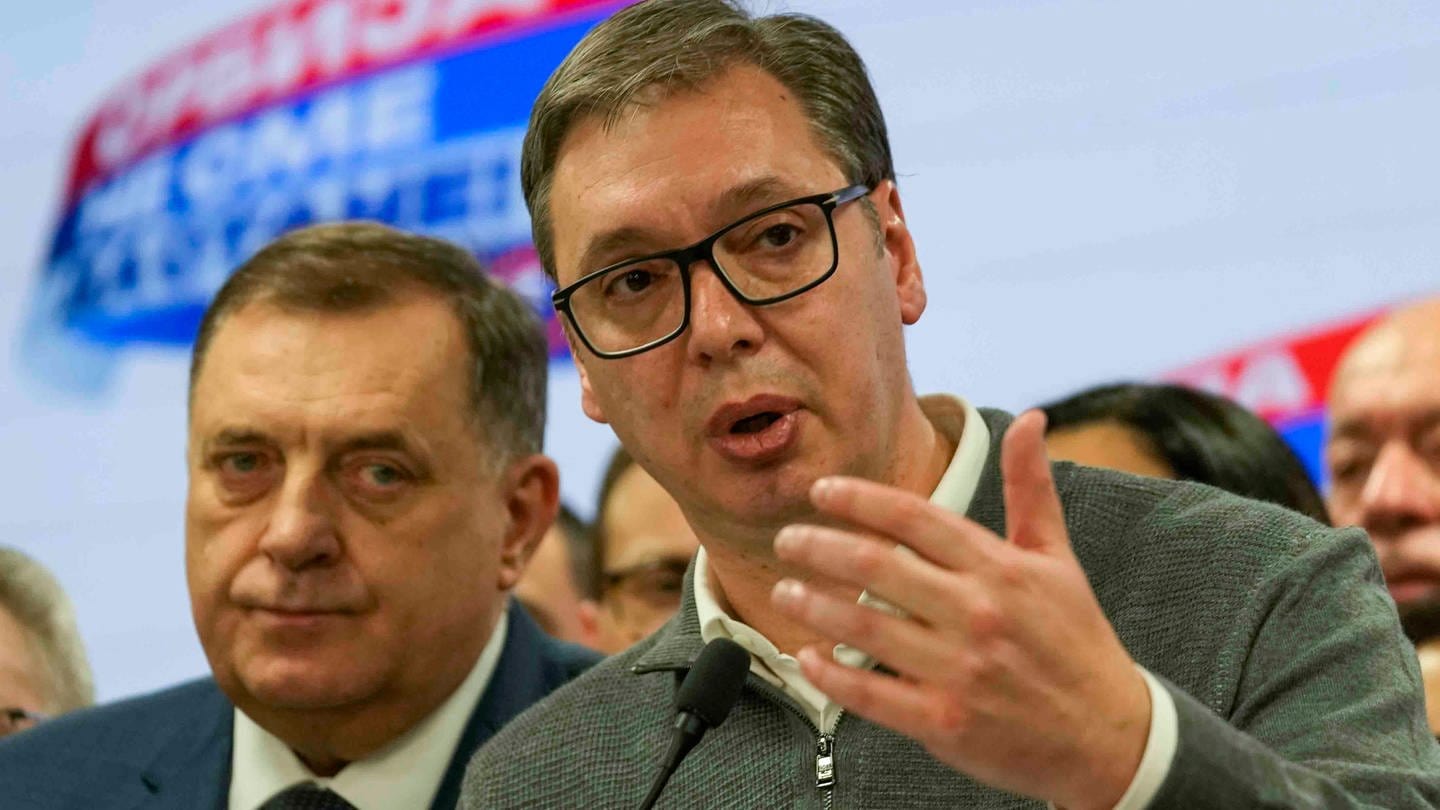 Aleksandar Vucic, Präsident von Serbien, spricht nach den Parlaments- und Kommunalwahlen zu den Medien - Die Partei von Präsident Präsident Aleksandar Vučić hat nach Angaben von Wahlforschern die Parlamentswahl in Serbien gewonnen