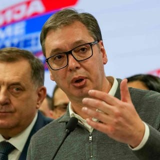 Aleksandar Vucic, Präsident von Serbien, spricht nach den Parlaments- und Kommunalwahlen zu den Medien - Die Partei von Präsident Präsident Aleksandar Vučić hat nach Angaben von Wahlforschern die Parlamentswahl in Serbien gewonnen