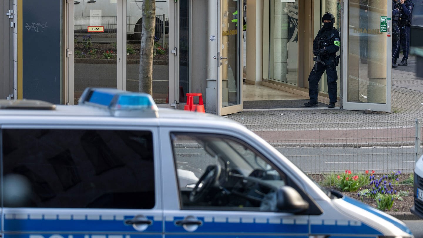 Ein islamistischer Angriff auf ein Fitnessstudio in Duisburg im April 2023: Der Täter wurde zu lebenslanger Haft verurteilt.