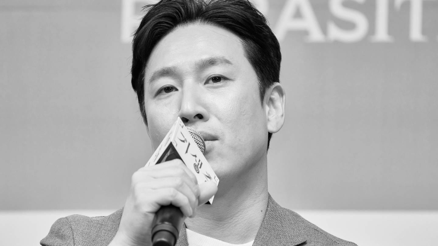 Lee Sun Kyun bei einer Pressekonferenz zum Film Parasite