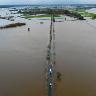 Hochwasser in Niedersachsen: Jetzt soll die Bundeswehr helfen die durchweichten Deiche zu sichern