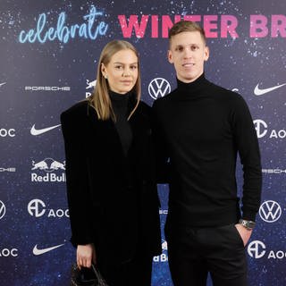 RB Leipzig - Weihnachtsfeier Leipzig, 17.12.2023, Red Bull Arena, Fussball, Bundesliga , RB Leipzig Weihnachtsfeier. , Im Bild: RBL Spieler Dani Olmo und Partnerin Laura , *** RB Leipzig Christmas party Leipzig, 17 12 2023, Red Bull Arena, Football, Bundesliga , RB Leipzig Christmas party , In the picture RBL player Dani Olmo and partner Laura , Picture Point