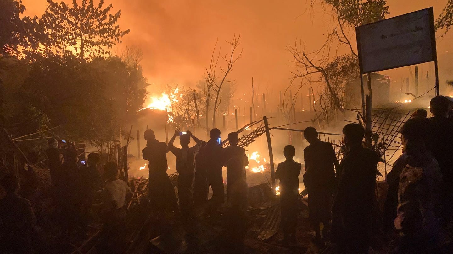 Feuer in Kutupalong im Bezirk Cox's Bazar, weltweit größtes Flüchtlingscamp, Rohingya verfolgte muslimische Minderheit Myanmar Bangladesch