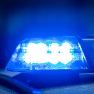 Ein Blaulicht. Polizeieinsatz wegen einem betrunkenem LKW-Fahrer