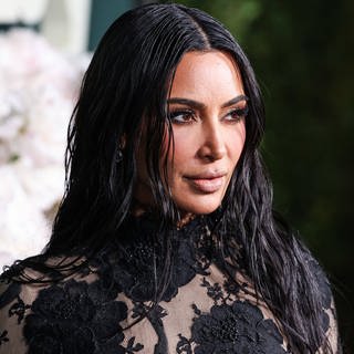 Kim Kardashian - Star-Outfits Auktion: so viel Kohle brachten die Kleider ein