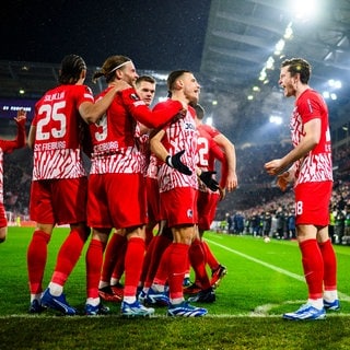 Freiburg jubelt nach einem Tor - Gegen den VfB Stuttgart 