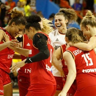 Die deutsche Basketball-Frauenmannschaft spielt bei der Olympia.