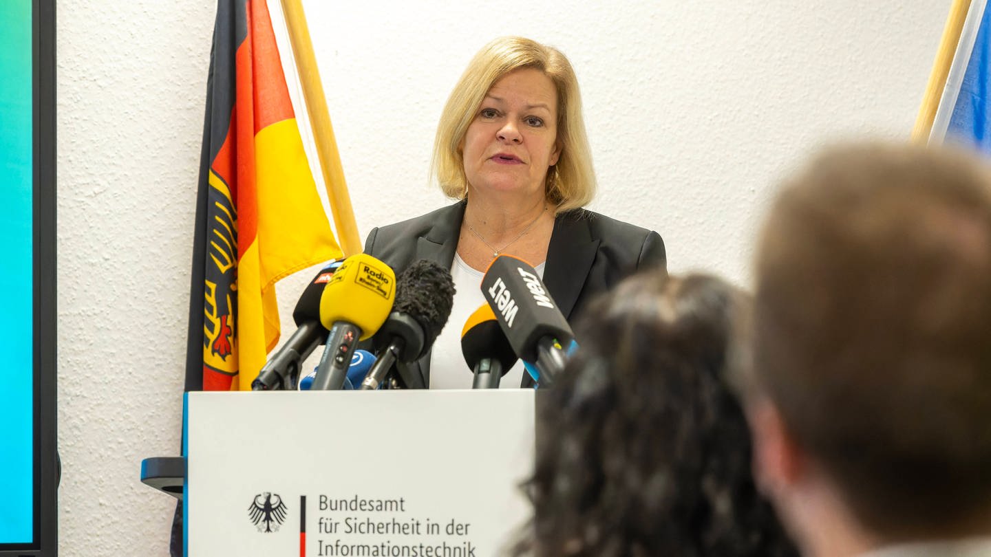 Bundesinnenministerin Nancy Faeser hat neue Maßnahmen gegen Rechtsextremismus vorgestellt.