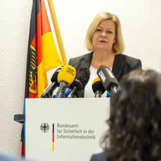 Bundesinnenministerin Nancy Faeser hat neue Maßnahmen gegen Rechtsextremismus vorgestellt.