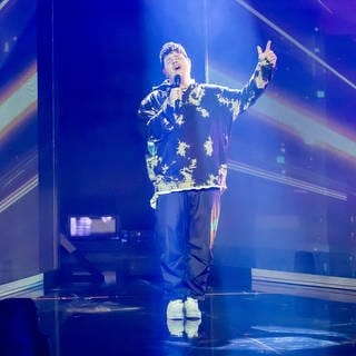 Isaak tritt mit «Always On The Run» bei der Probe zum «Eurovision Song Contest - Das deutsche Finale 2024» auf.