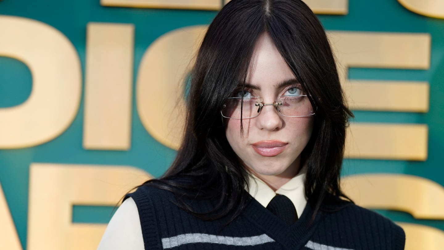 Billie Eilish - Die Sängerin war bei den People's Choice Awards. Dort wurde sie gefilmt, wie sie offenbar schlecht über TikToker redet.