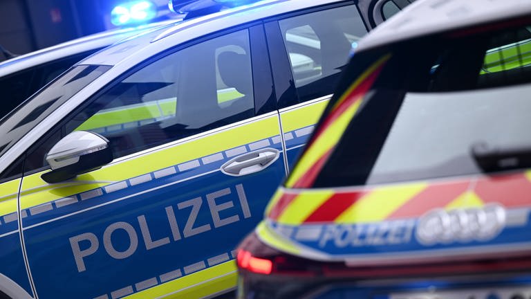 In einer Wohnung in Mainz-Bretzenheim ist ein 37-Jähriger getötet worden. Jetzt hat die Polizei seinen Sohn festgenommen.