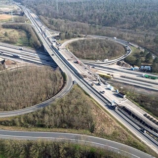 Die A6 Anschlussstelle SchwetzingenHockenheim von oben aus der Luft. Hier gibt es ab heute Abend eine Sperrung.